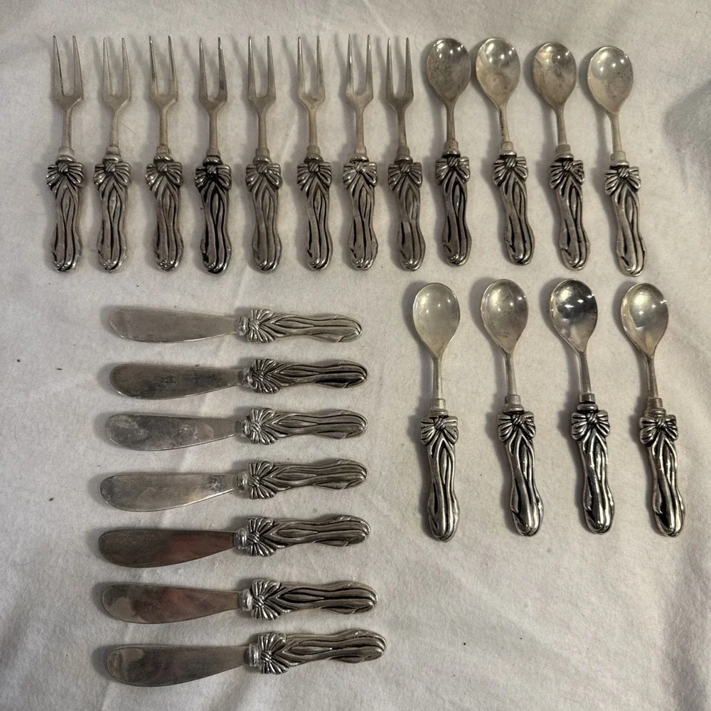 Vintage Lot Of 23 Int'l Silver Ribbon Bow Forks & Spoons Appetizer Silver Plated
